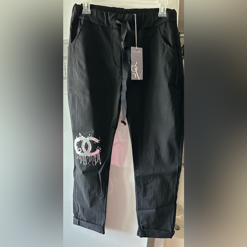 NWT Grey Violet Black Stretch cotton pant with CC Logo and side and back pockets